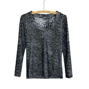Aritzia Women’s Small Grey Snake Print Long Sleeve Scoop Neck Top